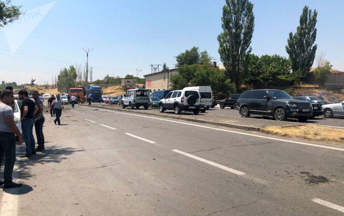 С места взрыва на трассе Ереван-Севан угнали поврежденную машину - ru.armeniasputnik.am - Армения - Ереван - Абовян