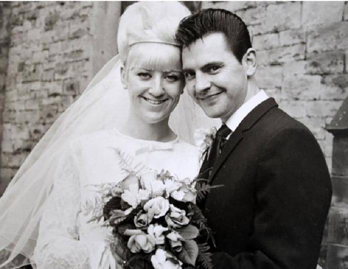 Влюбленные поженились в 1966 году. Прошло больше 50 лет, а они и сейчас надевают свадебные наряды - lemurov.net