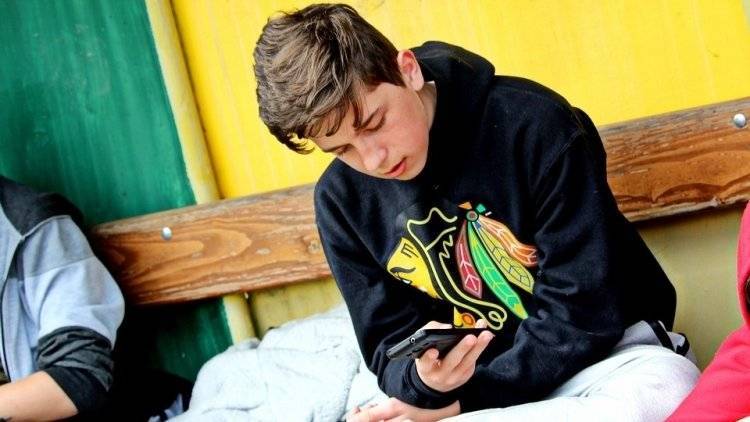 Александр Молотков - Столичные школы не будут запрещать ученикам пользоваться мобильными телефонами - polit.info