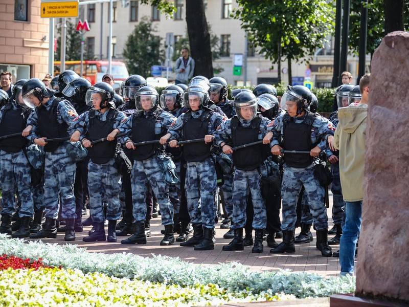 Владимир Лукин - В Госдуме поддержали идентификацию сотрудников полиции и Росгвардии - news.ru