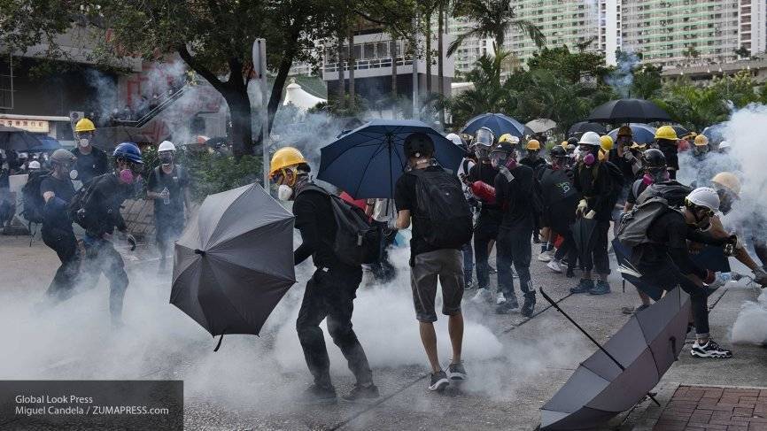 Полиция Гонконга впервые применила водяные пушки в ходе массовых протестов - newinform.com - Гонконг - Гонконг