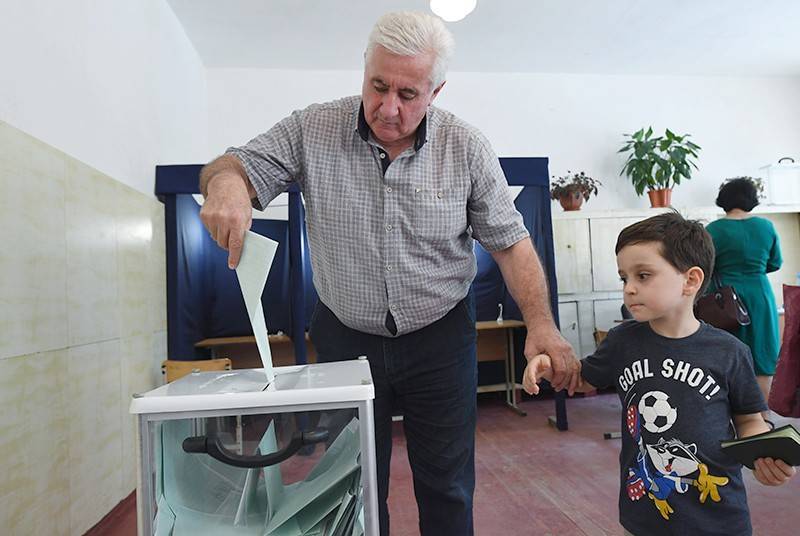 Рауль Хаджимба - Алхас Квициния - Абхазия выберет президента во втором туре - tvc.ru - Апсны
