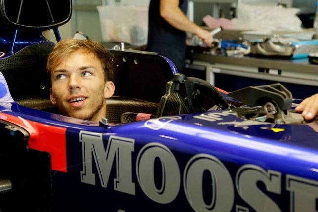 Александер Элбон - Пьер Гасли - Пьер Гасли прошёл подгонку сиденья в Toro Rosso - все новости Формулы 1 2019 - f1news.ru
