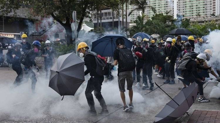 Полиция Гонконга начала применять водяные пушки - polit.info - Китай - Гонконг - Гонконг - Протесты