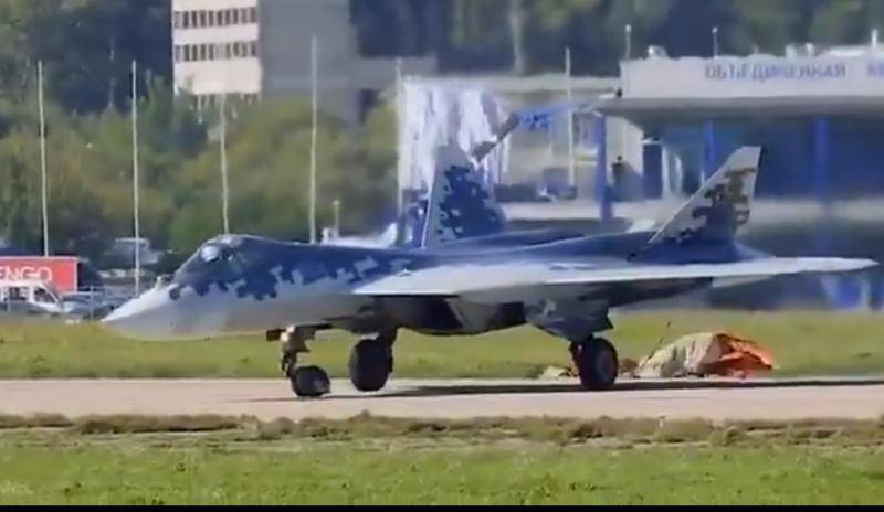 Необычная посадка Су-57 в Жуковском попала на видео - vm.ru