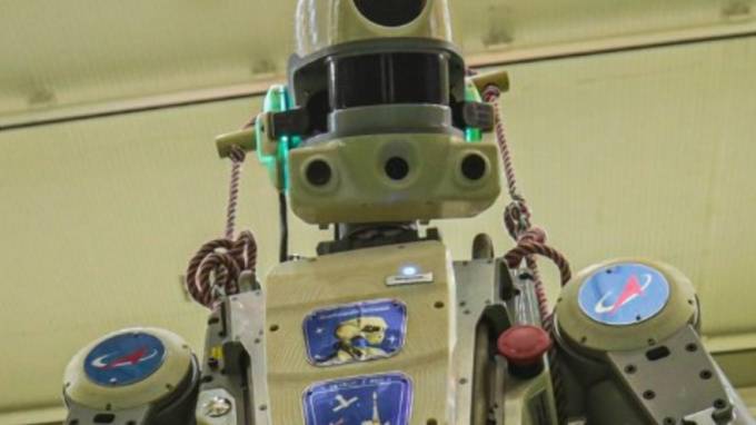 Робот "Федор" пошутил про задержку на МКС - piter.tv