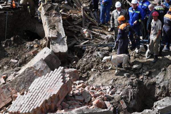 Два человека остаются под завалами после обрушения здания в Новосибирске - govoritmoskva.ru - Анатолий Локоть