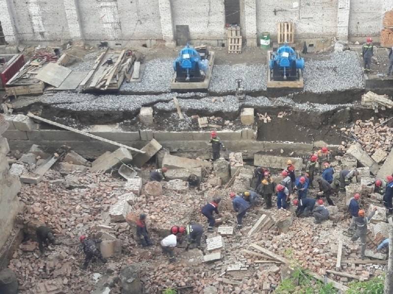 12 рабочих оказались под завалами рухнувшей стены в Новосибирске - news.ru - Владимирская обл. - Новосибирск