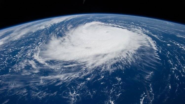 Дональд Трамп - Трамп - Трамп считает, что ураган «Дориан» может стать одним из крупнейших в США - polit.info - США - шт.Флорида