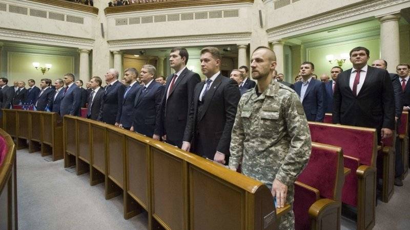 Владимир Зеленский - Виктор Янукович - Владимир Гройсман - Кабмин Гройсмана сложил полномочия перед новой Радой Украины - riafan.ru - Украина - Киев