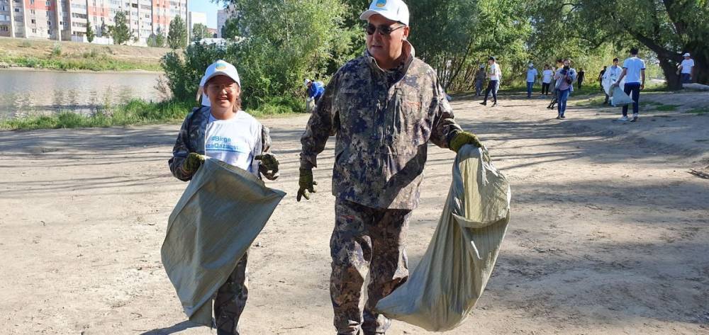 Булат Бакауов с семьей принял участие в экологической акции - nur.kz - Павлодарская обл.