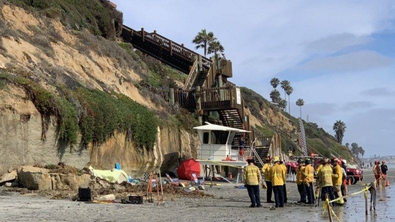 Скала обрушилась на пляж в Калифорнии, похоронив под собой отдыхающих. 3 погибших, как минимум 2 раненых - usa.one - Сан-Диего - шт. Калифорния