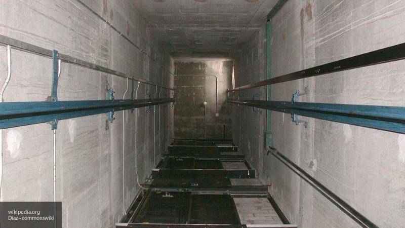 Четыре иностранца упали в шахту лифта в Кронштадте - nation-news.ru - Россия - Узбекистан - Таджикистан - Кронштадт