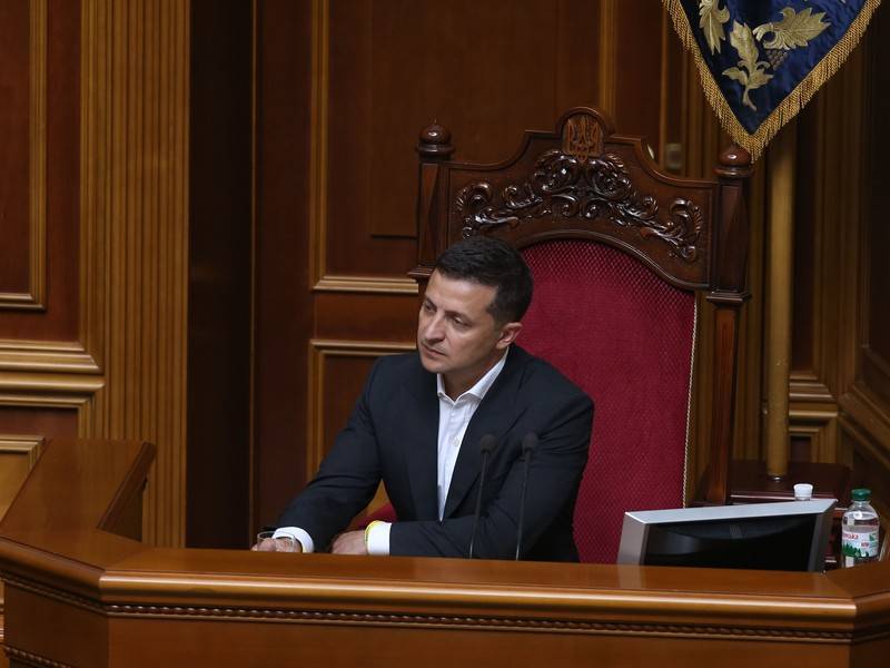 Зеленский хочет лишать депутатов мандата за прогулы заседаний - news.ru - Украина