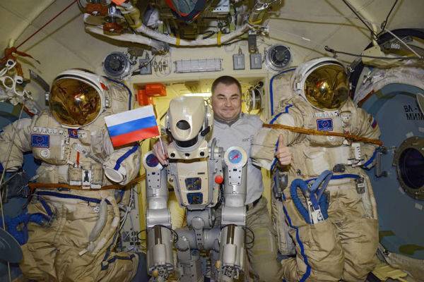 Алексей Овчинин - «Может, молотком стукнуть?»: как космонавты включали робота Федора - trud.ru - Россия