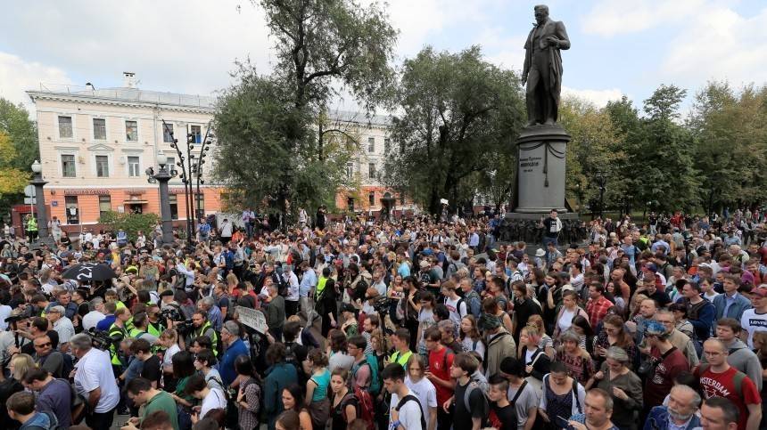 Виктор Золотов - Видео: Сколько человек вышло на незаконный митинг в Москве - 5-tv.ru - Москва