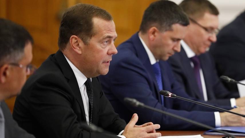 Дмитрий Медведев - Медведев пригрозил регионам лишением денег из-за Волги - bloknot.ru