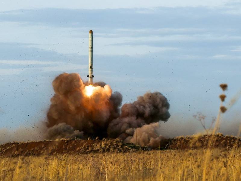 Баллистическую ракету «Искандера» запустили под Астраханью - news.ru