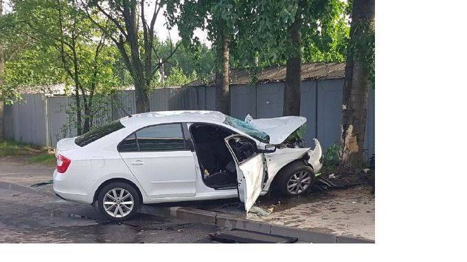 На улице Матроса Железняка два человека погибли в Skoda, загоревшейся после ДТП - piter.tv - р-н Приморский