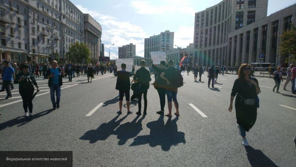 Эрнест Макаренко - Организаторы незаконного митинга используют людей как «пушечное мясо», считает Макаренко - politexpert.net - Москва