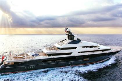 Кайли Дженнер - Самая молодая миллиардерша арендовала яхту за 1,2 миллиона долларов в неделю - lenta.ru