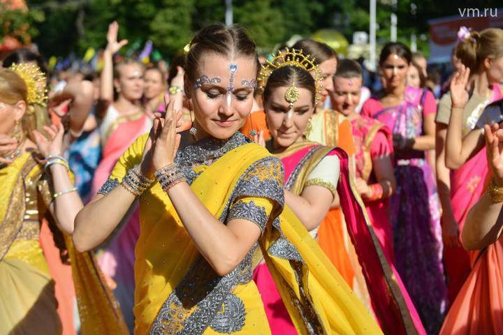 50 москвичей поженятся по индийскому обычаю на фестивале «День Индии» - vm.ru - Индия