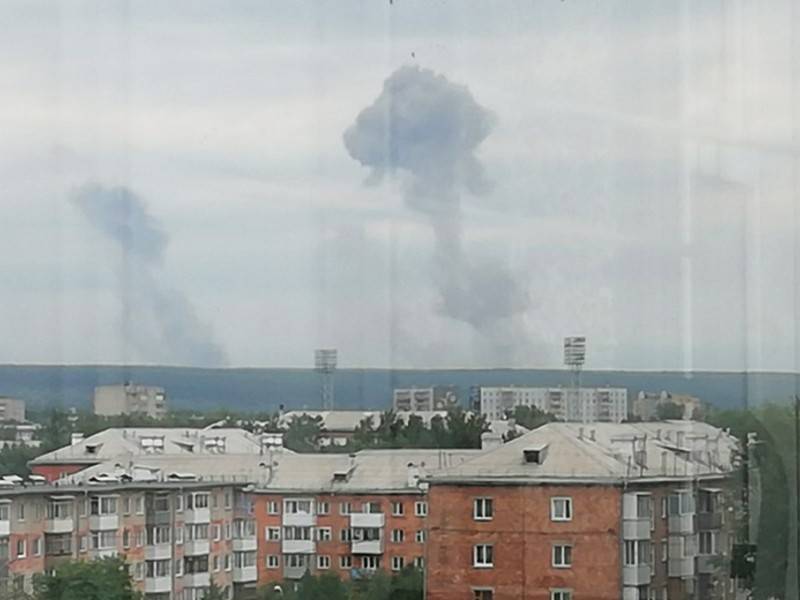 Военные пропали без вести после взрывов боеприпасов на складе под Ачинском - news.ru