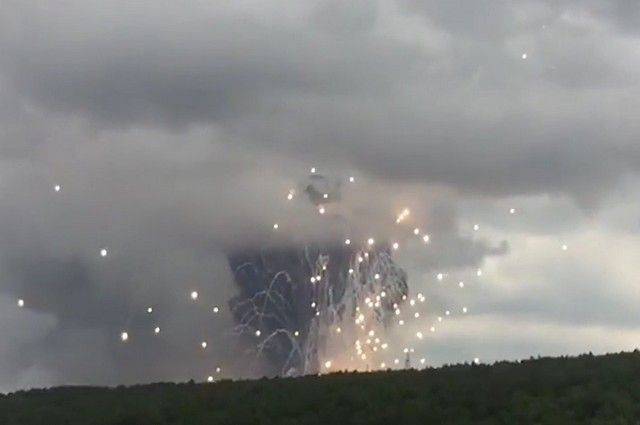 Появилось видео взрывов на территории воинской части в Ачинске - aif.ru - район Ачинский - территория Воинская Часть