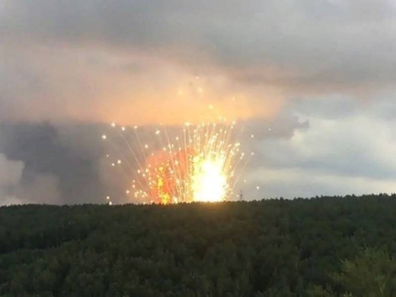 В Ачинске открыли три эвакуационных пункта в связи со взрывами - news.ru - Ачинск