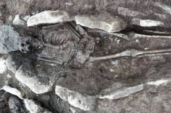 В Великобритании под колледжем нашли останки 86 человек Средневековья - glavtema.ru - Англия