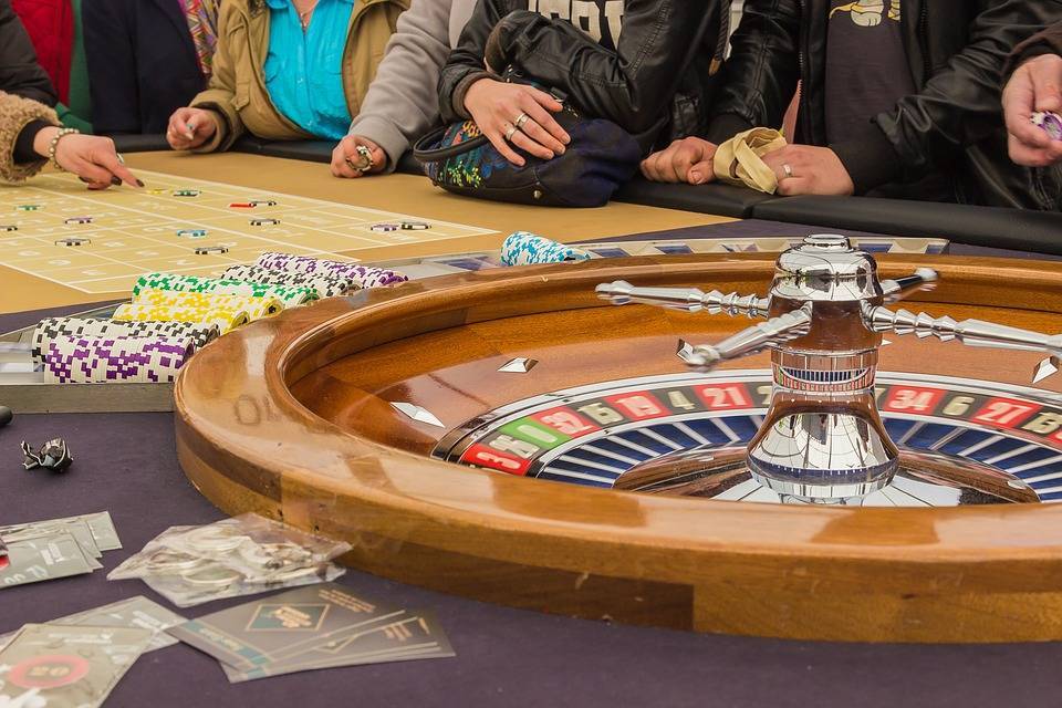 Налоговикам разрешили играть в казино на работе. На ставки выдадут 500 тысяч рублей - pravda-tv.ru
