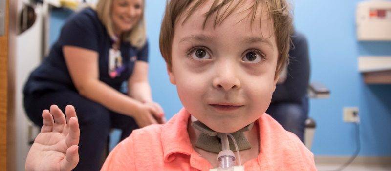 Мальчик из Теннесси теперь может самостоятельно разговаривать и дышать благодаря новаторской операции доктора из Мемфиса - usa.one - штат Теннесси
