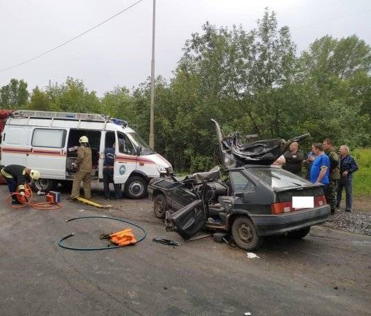 Александр Ковалев - В Башкирии в результате аварии водителя заблокировало в автомобиле (ВИДЕО) - gorobzor.ru - Башкирия - Уфа