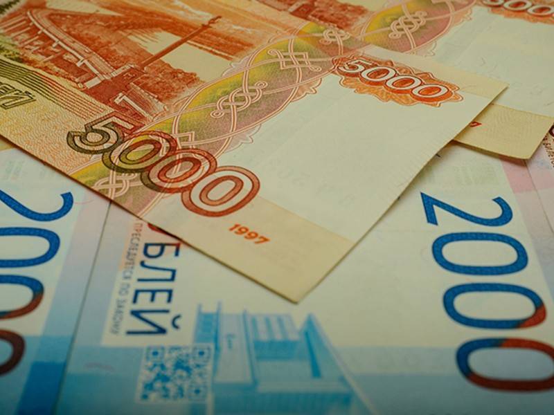 Отрасли с наивысшей зарплатой назвали в России - news.ru