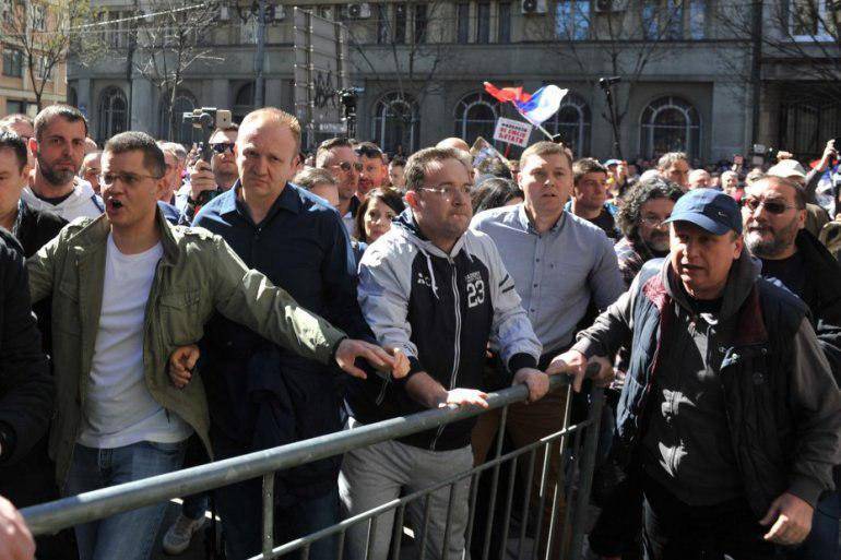Драган Джилас - Рейтинг сербских майданщиков застыл: Оппозиция вновь вспомнила о бойкоте выборов - politnavigator.net - Сербия - Белград