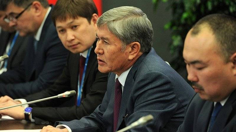 Алмазбек Атамбаев - Резиденция задержанного спецслужбами экс-президента Киргизии загорелась - polit.info - Киргизия - Новости