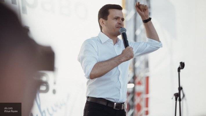 Алексей Навальный - Илья Яшин - Яшина арестовали еще на 10 суток за организацию незаконного митинга перед Мосизбиркомом - newinform.com - Москва