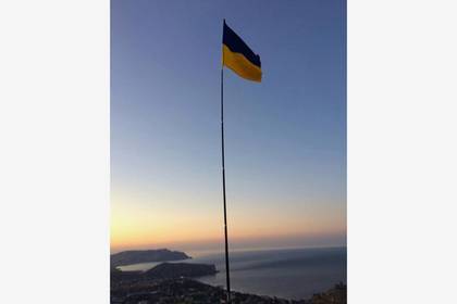 В Крыму подняли украинский флаг - lenta.ru - Украина - Крым - Херсон - Судак