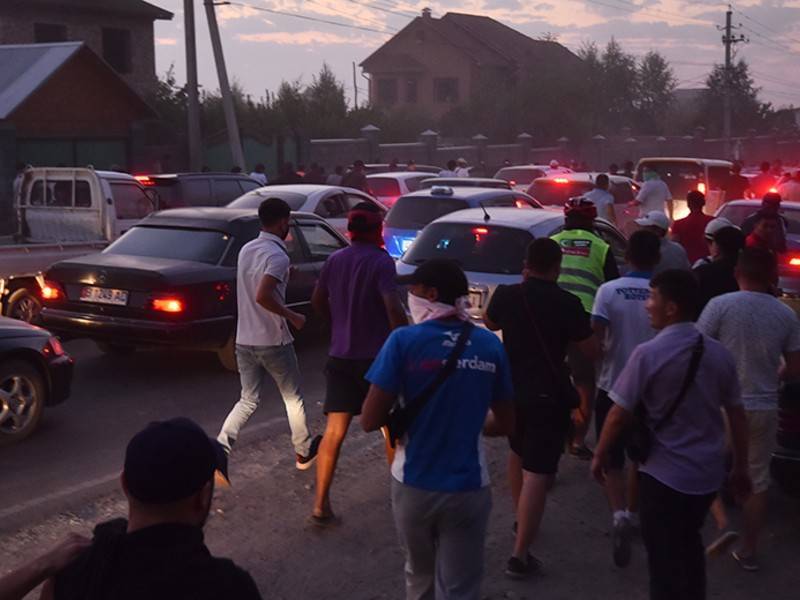 Во время беспорядков в Бишкеке задержали 40 сторонников Атамбаева - news.ru