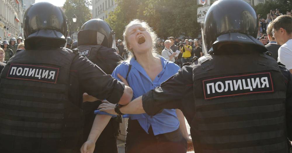 Митингующих в России решили спрятать от горожан - readovka.news - Запрет