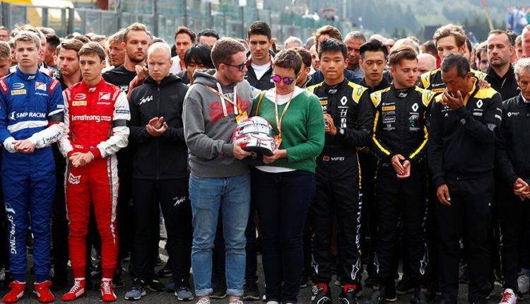 Антуан Юбер - Гран-при Бельгии начался с минуты молчания в память о погибшем Юбере - newtvnews.ru - Бельгия