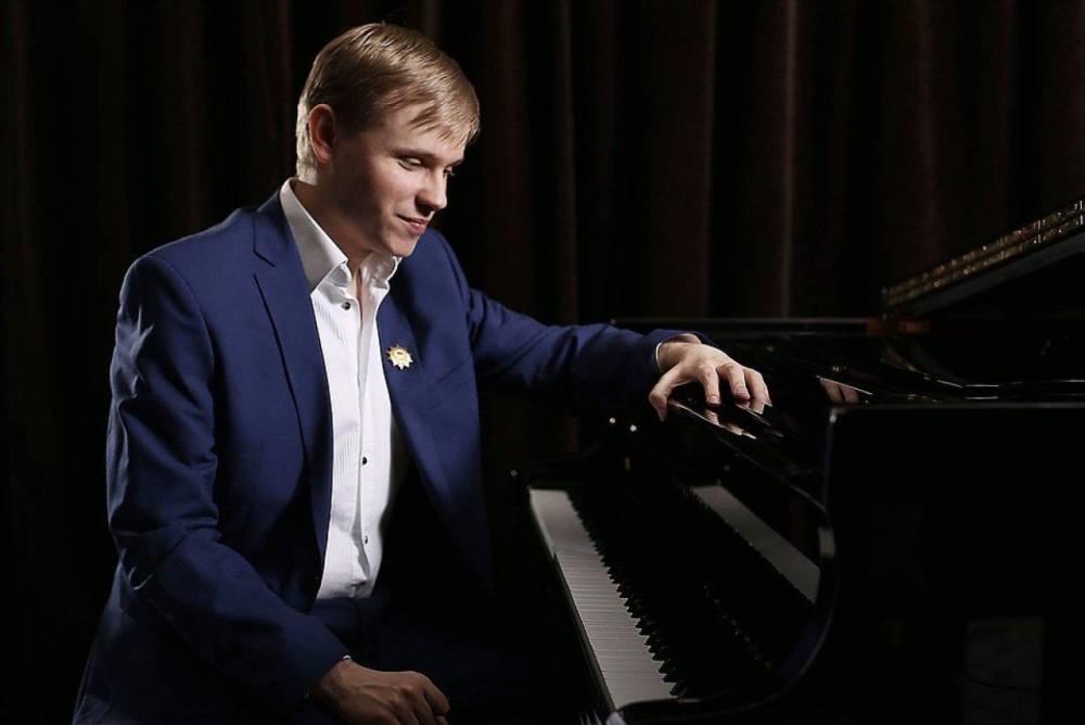 Жители Старой Руссы услышат слепого пианиста - wvw.daily-inform.ru