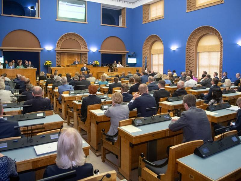 Парламент Эстонии отказался полностью перевести образование на эстонский - news.ru