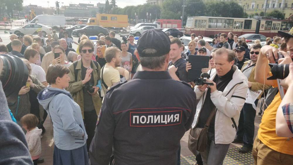 Виталий Милонов - Николай Стариков - Евгений Федоров - Андрей Ургант - Россияне осознали бесполезность «оппозиции» во главе с Навальным, заявил депутат Госдумы - politexpert.net - Россия - Санкт-Петербург