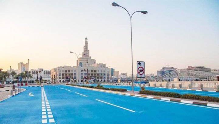 В столице Катара дорогу перекрасили в голубой, чтобы спастись от жары - vesti.ru - Катар - Доха - Индонезия - Jakarta