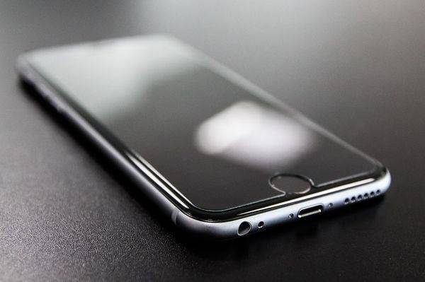 Презентация Apple обрушила в России цены на старые iPhone - eadaily.com - Москва