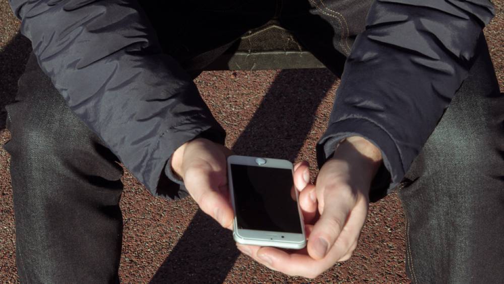 В Полесске 18-летний юноша украл мобильный телефон во время драки - wvw.daily-inform.ru - Полесск