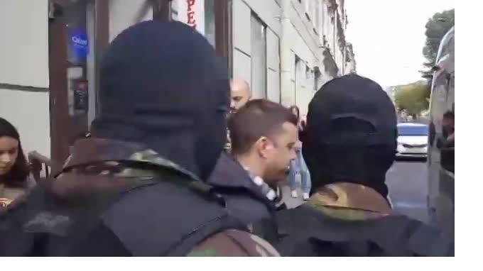 Алексей Навальный - Ольга Гусева - Даниил Кен - Полиция пришла с обысками к активистам штаба Навального в Петербурге - piter.tv