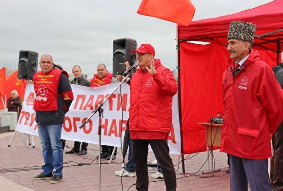 Сергей Дегтярев - Алексей Савинцев - В Нефтеюганске на митинге КПРФ местные жители потребовали отставки главы города - znak.com - Россия - Нефтеюганск