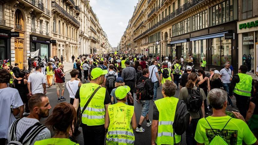 Во Франции задержали 18 человек на митинге «жёлтых жилетов» - russian.rt.com - Франция - Нант